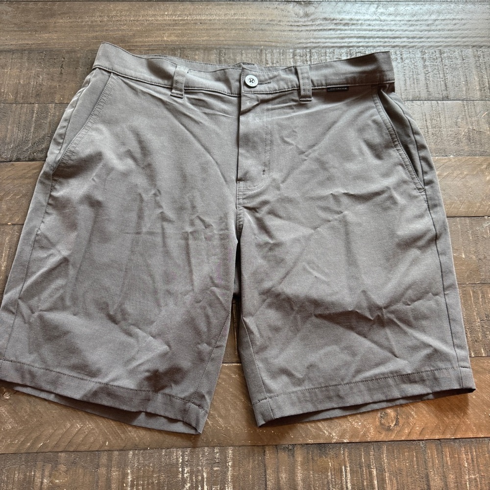 Travis Mathew Men's Gray Golf Shorts Style 1MAA672 Size 32 Preppy Athleisure